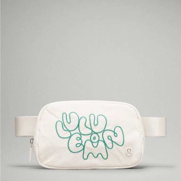NEW LULULEMON BONE/CASCADIA GREEN EMBROIDERY BELT BAG - Picture 1 of 8